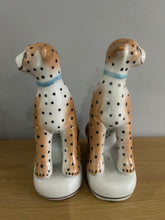 Load image into Gallery viewer, Ceramic Pair of Sitting Leopard Figures