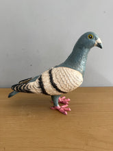 Load image into Gallery viewer, Cast Iron Pidgeon figure ornament