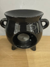 Load image into Gallery viewer, Triquetra Celtic Knot Witches Cauldron Black Oil Burner Wax Melt Burner