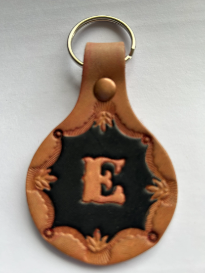 Leather Keyring Keyfob Round Personalised Letter E keychain Free UK Postage