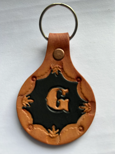 Leather Keyring Keyfob Round Personalised Letter G keychain Free UK Postage