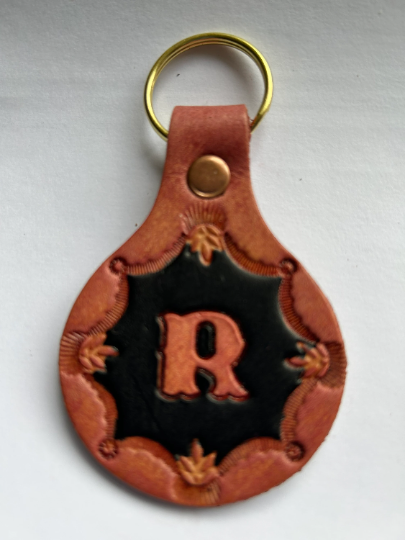 Leather Keyring Keyfob Round Personalised Letter R keychain Free UK Postage