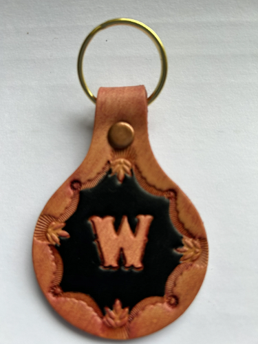 Leather Keyring Keyfob Round Personalised Letter W keychain Free UK Postage